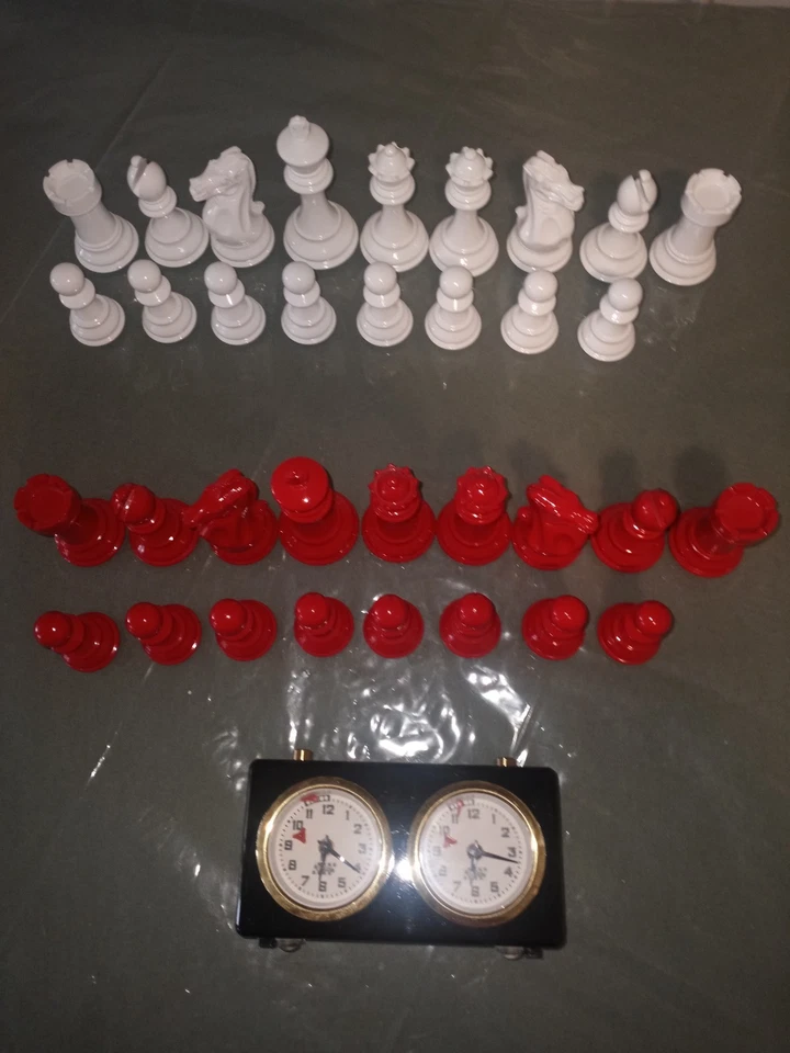 JUEGO DE PIEZAS DE AJEDREZ DE MADERA 4.1 PRO STAUNTON PONDERADAS ROJO Y BLANCO Y RELOJ DE JUEGO  Foto 2 de 4