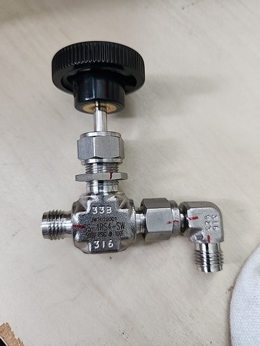 USED Swagelok 1/4” Stainless Steel Integral Bonnet Needle Valve SS-1RS4 5000PSIG - Picture 1 of 3