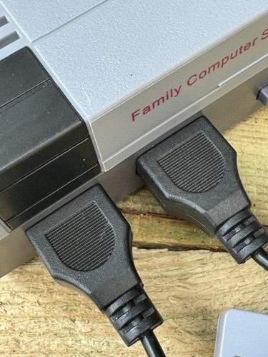 Family Computer System Console (NES Look-alike Console) 2 Controllers. Works! - Picture 7 of 7
