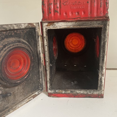 VINTAGE "APPLETON BRISBANE"  TRAFFIC - RAILWAY SAFETY RED BOX OIL LAMP. - Imagen 5 de 5