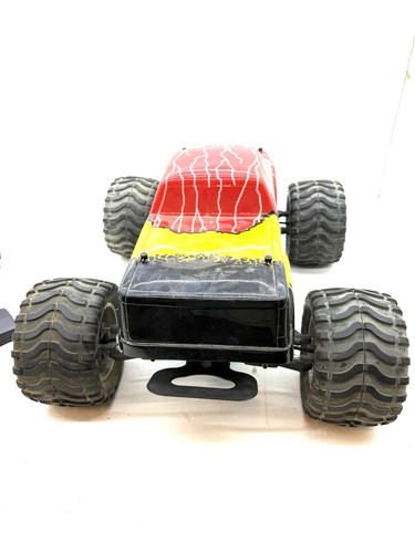 VINTAGE Duratrax Thunderquake Rc Truck 1:8 Scale Nitro - Picture 7 of 13
