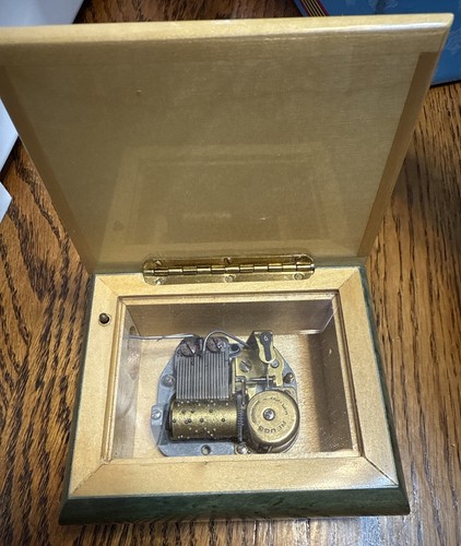 Caja de música The San Francisco Music Box Company hecha en Italia Reuge Romeo y Julieta - Imagen 2 de 8