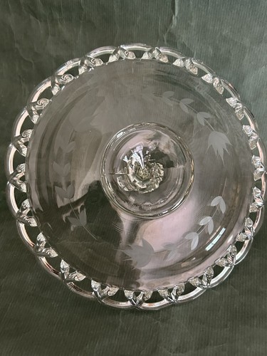 Vintage Clear Etched Glass Open Lace Edge Tidbit Serving Tray Center Handle 10” - Picture 5 of 6