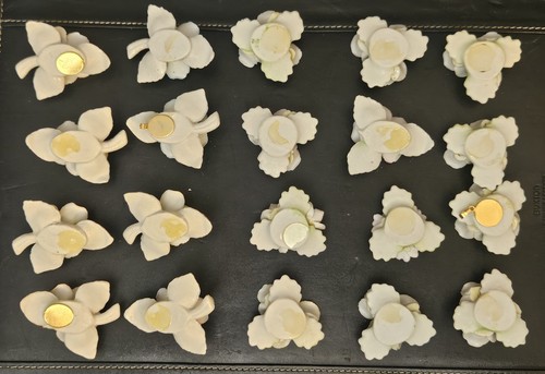 Large Lot Cara Staffordshire Porcelain Flowers - NO BACKINGS - Picture 2 of 6