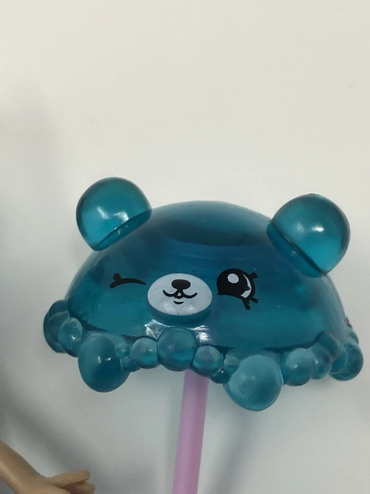 Shopkins Happy Places Colas de Sirena Bub-Lea con Paraguas Oso Azul Sombrilla Petkin Foto 4 de 4