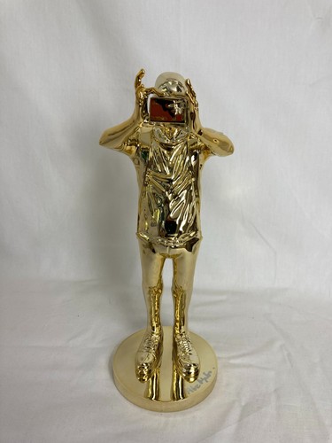 Abe Nyubo Sight Seeing (Gold) Limited Edition Art Toy - Bild 3 von 6