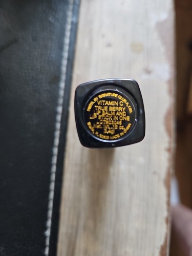 Signature Club A RTC Infused True Berry Lip Balm Lipstick-in-One SEALED - Picture 2 of 3