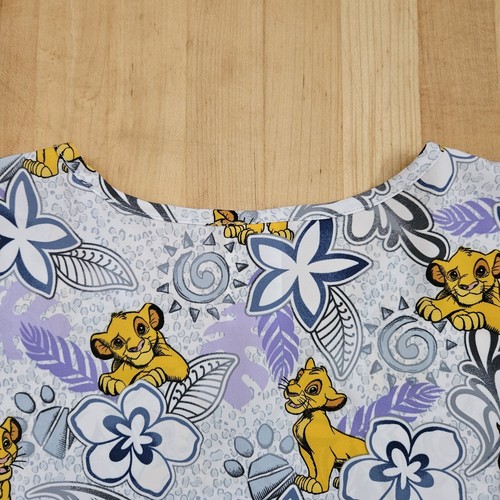 Disney Women's The Lion King Simba Scrub Top Pockets Sz XL New - Picture 9 of 17