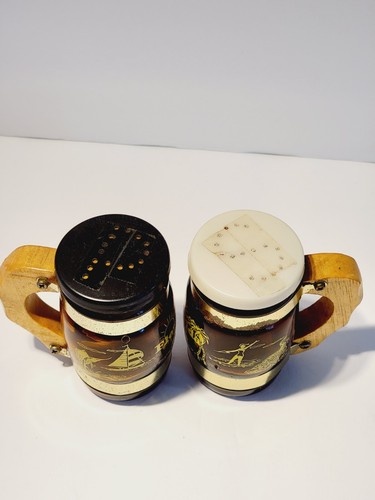Vintage Florida Glass Barrel Souvenir Salt & Pepper Shakers Set - Picture 4 of 9