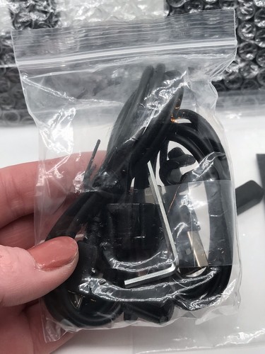 ***SENZLE 3 in 1 Black Wireless Charger Stand - Picture 8 of 9