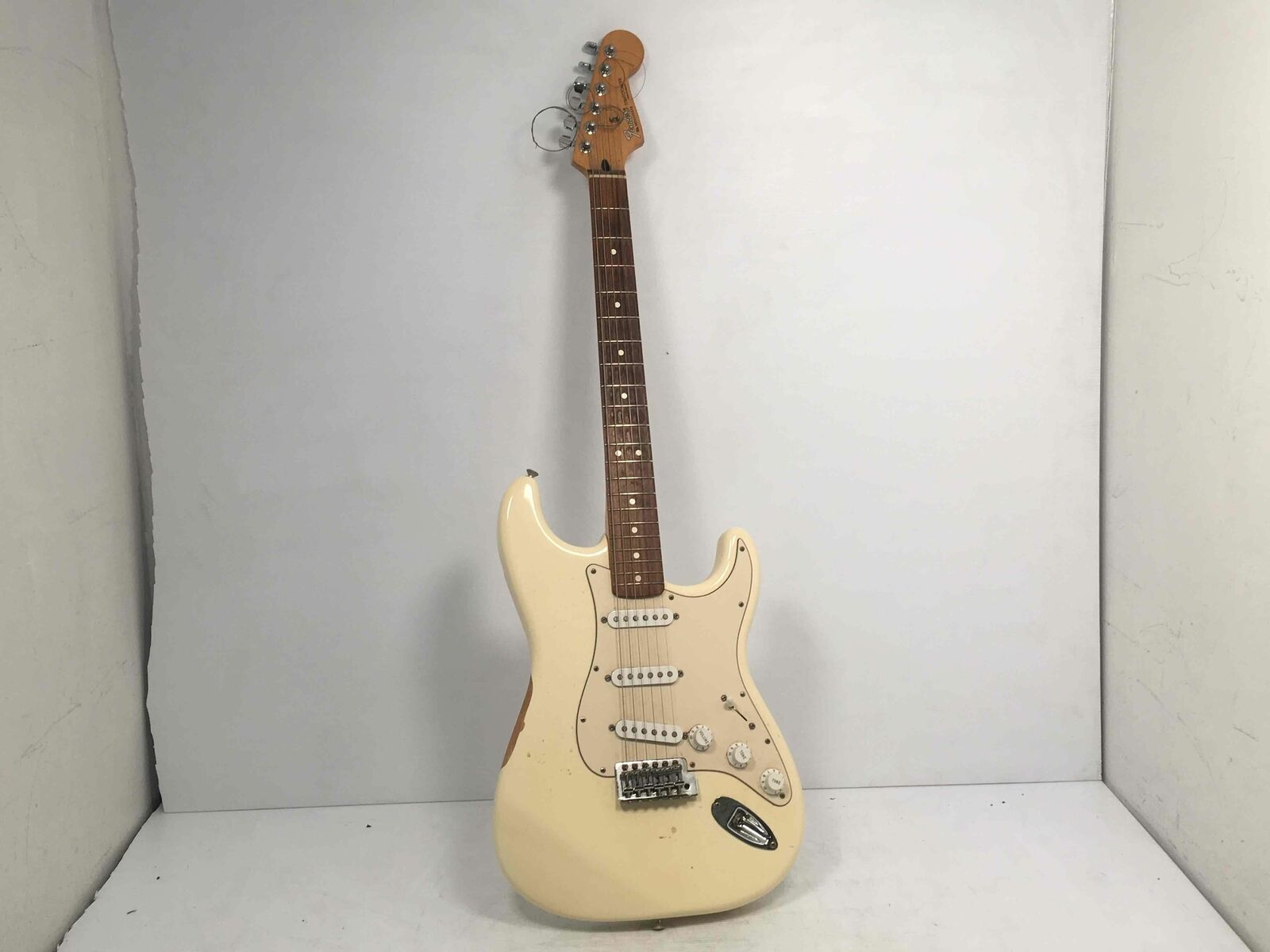 Fender Stratocaster Electric Guitar Egg White w/ faded signatures coating damage