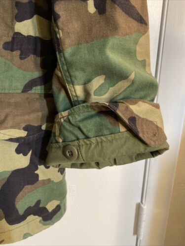 Giacca Militare Anni '80 Stati Uniti Tempo Freddo Vintage Uomo Oro Mfg Mimetica Piccola/Media - Foto 3 di 24