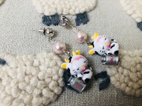 Hello Kitty Sanrio Baby Cows Mascot Pink Swarovski Earrings Charm Kawaii Japan - Picture 2 of 8
