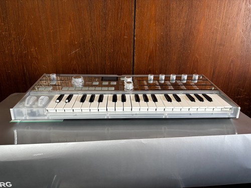 Korg MicroKORG Crystal - Limited Edition Special 20th Anniversary Model w/ box - Zdjęcie 5 z 11