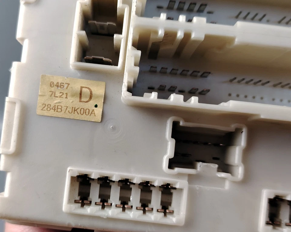 NISSAN INFINITI G35 G37 EX35 skyline v36 fuse box controle unit IPDM 284B7 JK00A - Image 2 of 4