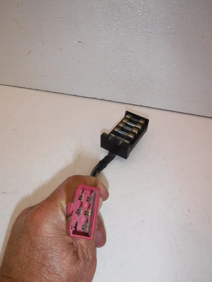 Placa de caixa de fusíveis 1984 Honda Magna 700  - Imagem 2 de 4