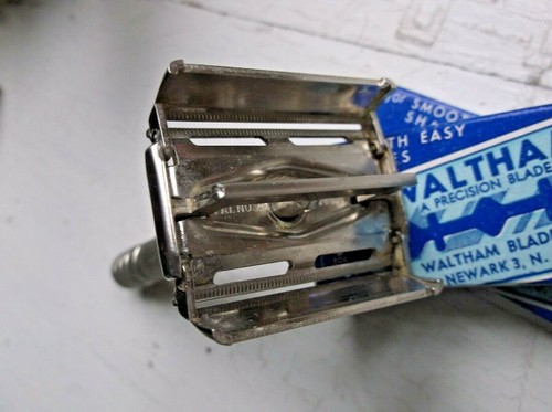 Navaja de seguridad Gillette Z 1 vintage con 2 cajas hojas Waltham - Imagen 4 de 7