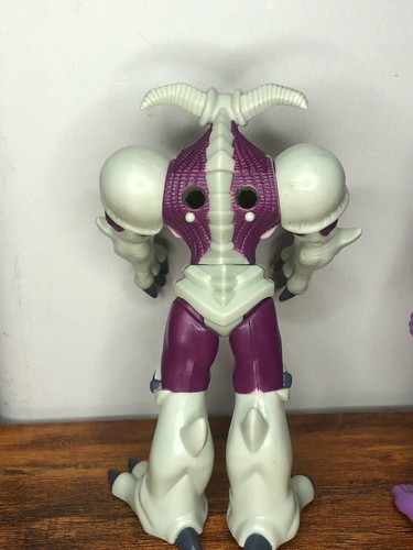 1996 Yu-Gi-Oh Action Figuren Swordstalker & Summoned Skull - Bild 8 von 9