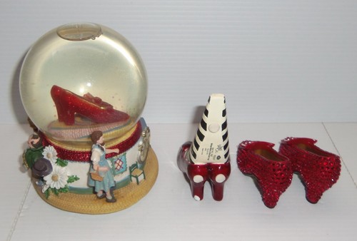 The Wizard of Oz Musical Snowglobe plus Door Stopper and shoes - Picture 9 of 18