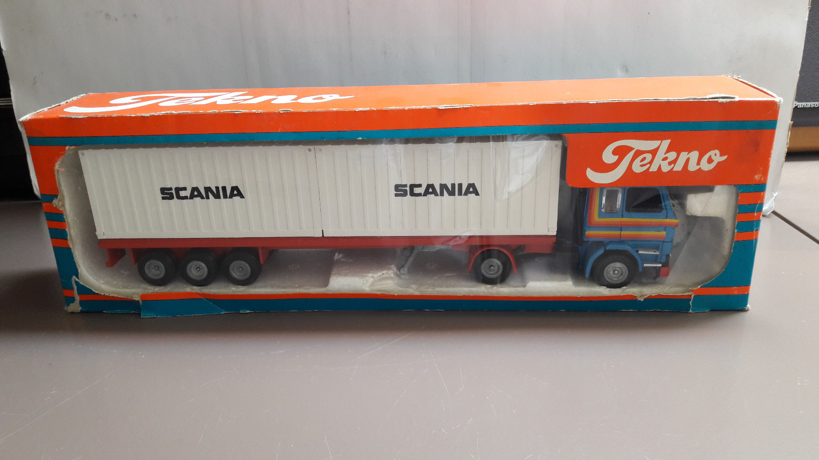 Tekno Scania 142 H Conteneur Conteneur Conteneur blindé camion métal 1:50 org. Dans NEUF dans sa boîte DEMO PROMO | Distinctif
| Supérieure
| Beau Design
| Bonne Réputation Over The World
363a70 Tekno Scania 142 H Conteneur Conteneur Conteneur blindé camion métal 1:50 org. Dans NEUF dans sa boîte DEMO PROMO | Distinctif
| Supérieure
| Beau Design
| Bonne Réputation Over The World
363a70