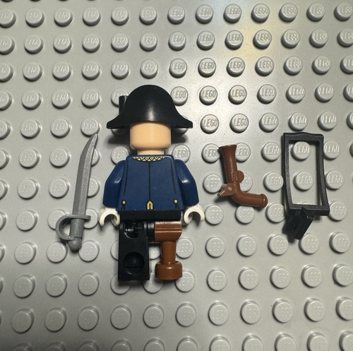Lego Pirates of the Caribbean Hector Barbossa (w/ Pegleg) Minifigure 4192 - Picture 2 of 2