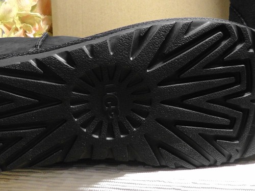 UGG Ladies’ BLACK Suede Classic Short II Boot Size 9M*****NIB****** - Picture 12 of 13