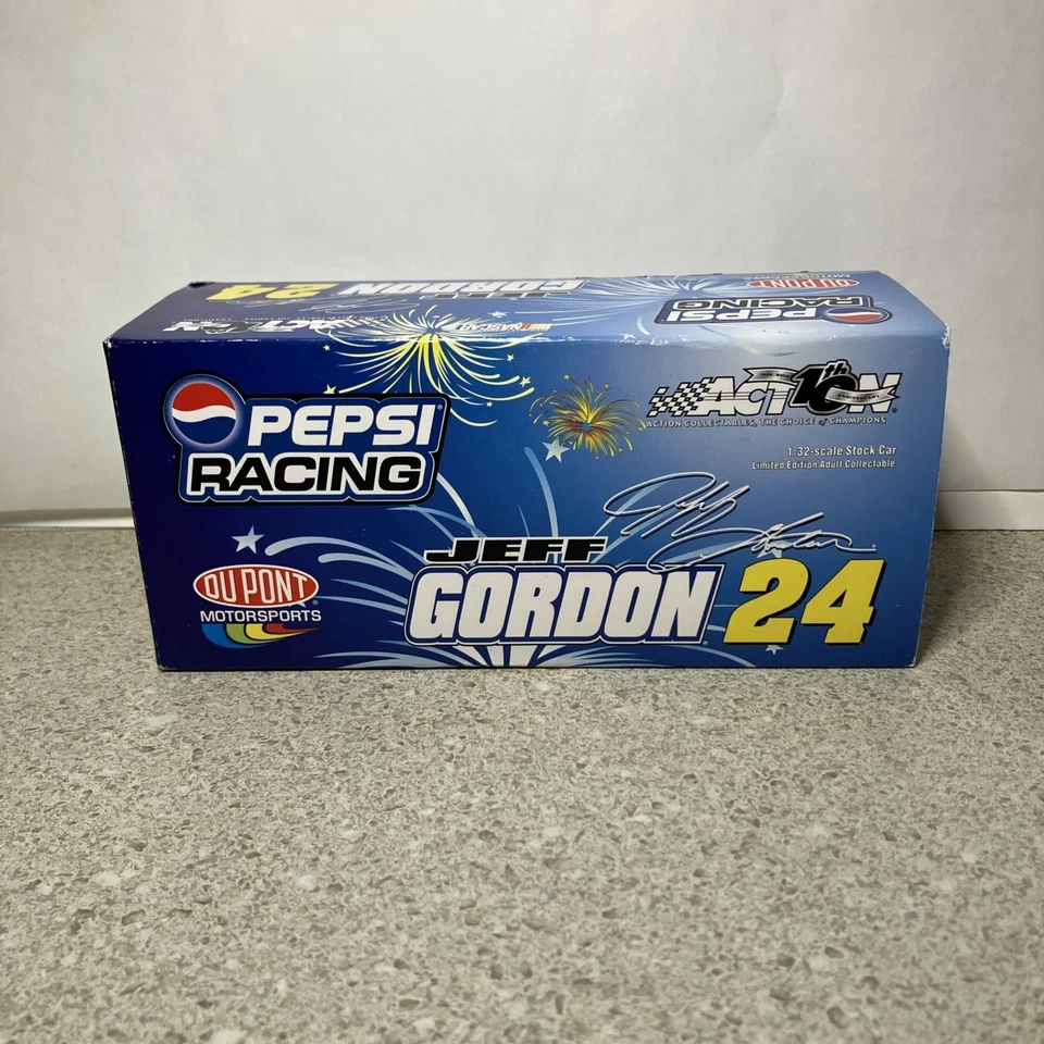 Jeff Gordon #24 DuPont Pepsi Daytona 2002 1/32 RCCA CLUB CAR Diecast - Imagem 3 de 3