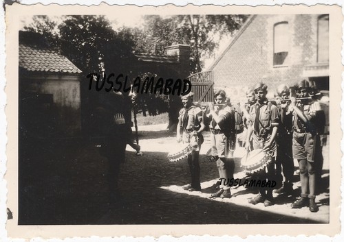 Kinder Pimpf Musiker Aufstellung Trommel Foto Jugend kurze Hose