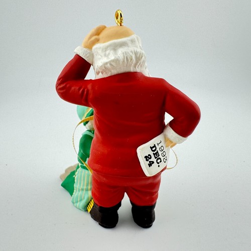 1993 Hallmark A FITTING MOMENT 8th Mr. and Mrs. Claus Series Ornament - Picture 4 of 6