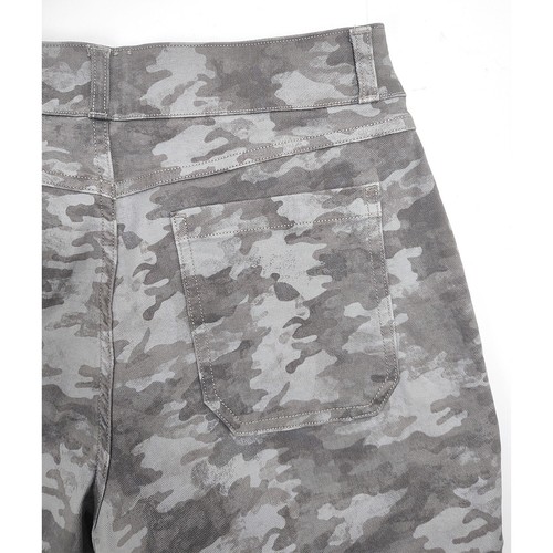 SPANX Gray Camo Shorts Pull On Stretch Tummy Control Twill Sports 6" Inseam M - Picture 4 of 7