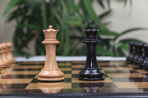 1849 Early Version Reproduced 4.4" Chess Set in Distressed Boxwood/Ebony - Picture 11 of 19