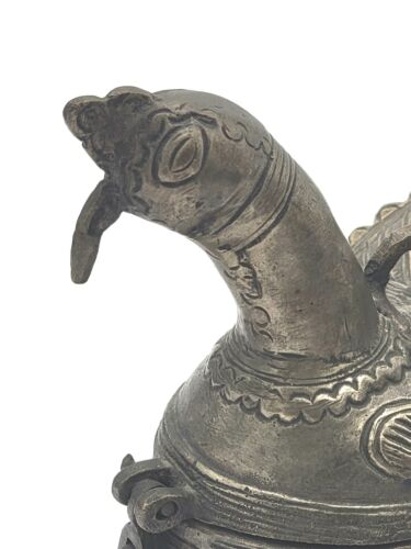 Antica scatola islamica "FUSA A MANO" bronzo patinato pavone Dohkra Betel - Foto 2 di 12