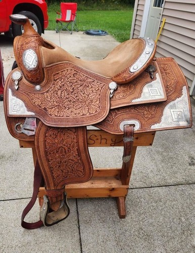 Dale Chavez saddle 16.5 inch seat