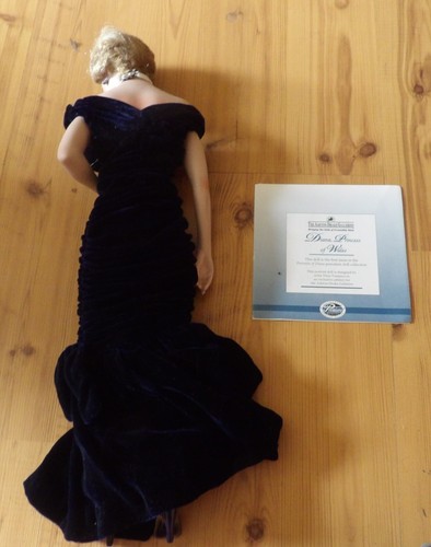 Diana Princess of Wales # TB1989 Porzellan Puppe - Bild 2 von 4