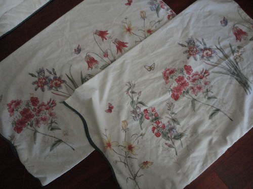 WAMSUTTA RED COLUMBINE HARLEQUINS FLORAL (4P) STANDARD PILLOW SHAMS, PILLOWCASES - Picture 6 of 9