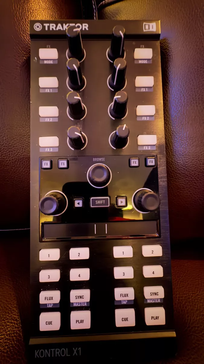 Native Instruments DJ Controller TRAKTOR Kontrol X1 MK2 X1MK2