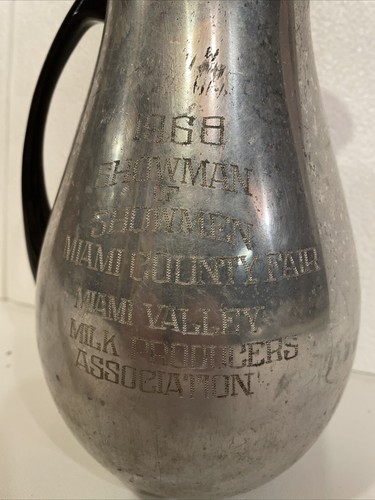 VINTAGE MIAMI COUNTY OHIO FAIR SHOW TROPHY PITCHER SHOWMEN OF SHOWMEN MILK 1968 - Picture 4 of 7