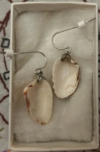 Handcrafted Seashell Pierced Earrings Approximately 1.5 Inches Long NIB - Picture 3 of 3