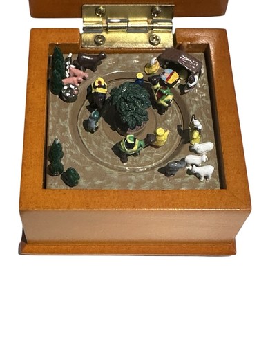 Mr. Christmas Nativity Scene Music Box - Picture 3 of 5