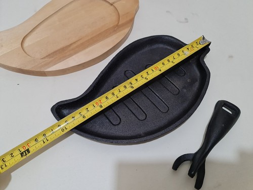 Cast Iron Sizzler  Pan With Wooden Base Traditional Cast Iron in vgc - Picture 9 of 11