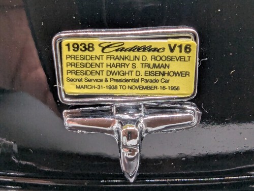 Modellini auto 1:24 Road Signature Yat Ming Cadillac V16 berlina presidenziale 1938 IMBALLO ORIGINALE - Foto 7 di 17