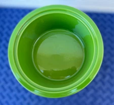 FIESTA SHAMROCK LARGE 90 oz BAKUNG/SERVING CASSEROLE BOWL. NO LID.  NEW