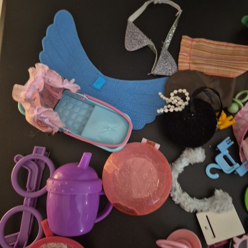 Puppe Spielset Zubehör Bulk Lot Barbie und andere 50+ Glasess Kleiderbügel Kämme - Bild 7 von 23