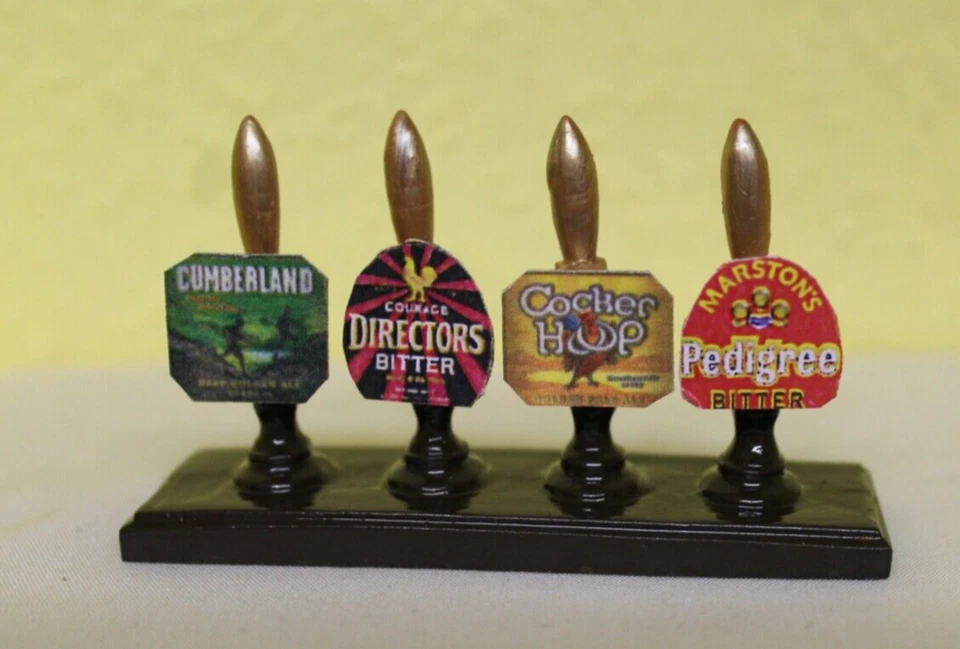 HANDCRAFTED DOLLS HOUSE PUB = ( pompe 4 bar)