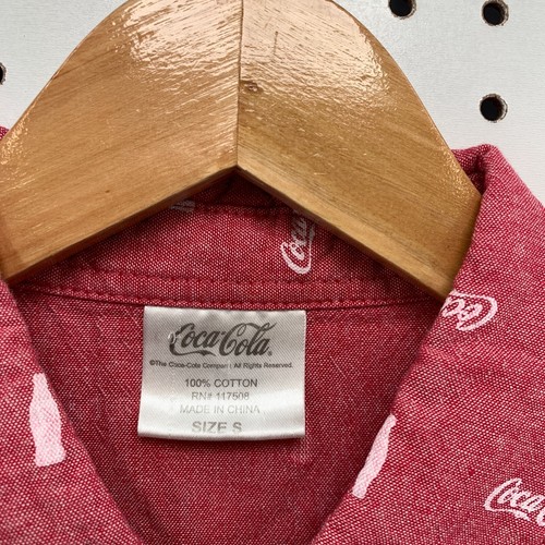 Coca Cola Button Shirt Red All Over Print Logo Short Sleeve Adult Small 19.5x28 - Picture 8 of 15