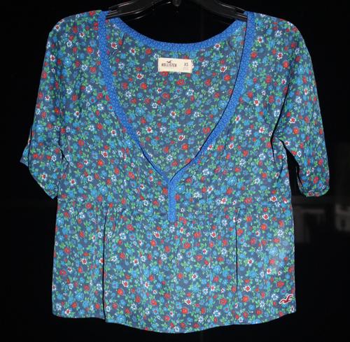 Women's HOLLISTER Blue Ditsy Floral Print Pleated Sheer Chiffon Boho Top Sz XS - Picture 2 of 9