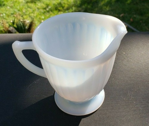 Monax MacBeth-Evans Petalware Creamer - Picture 2 of 4
