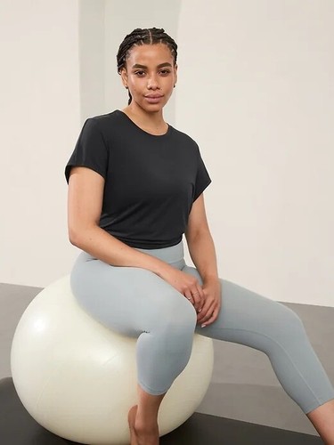 LN Athleta With Ease Tee MEDIUM Black Wicking Yoga Top Soft Breathable Relaxed - Picture 2 of 16