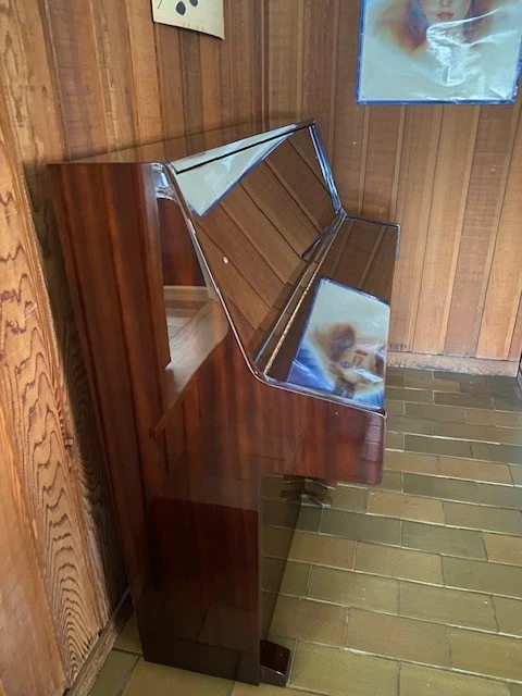 Upright Piano Polished Mahogany Finish in Excellent Condition - image 3 of 4