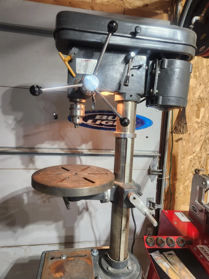 Taladro prensa de alta resistencia Cummins 5/8" 5 velocidades. Caballo 110 voltios 1/2. Mejor oferta de $100 Foto 2 de 3